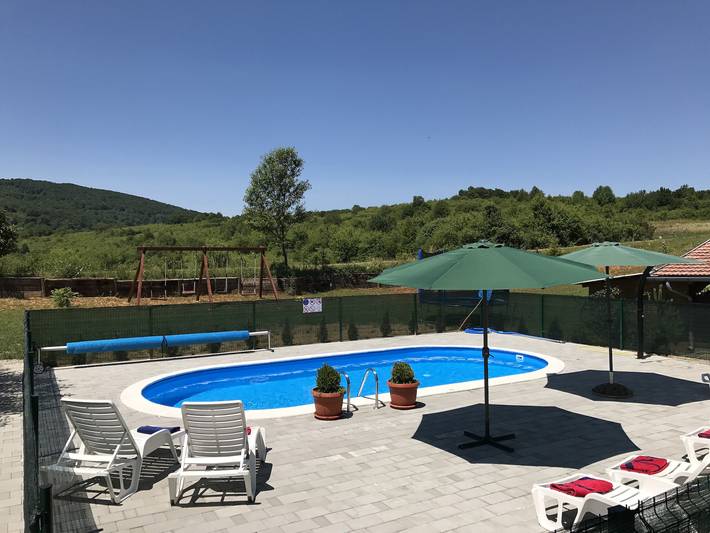 Ferienwohnung für 2 Personen, mit Terrasse und Pool sowie Garten - 1