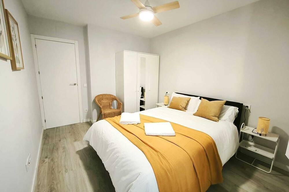 Entire apartment, Puerta De Madrid Apartment. 1 in Alcalá de Henares, Madrid Province