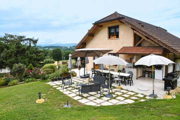 Gîte pour 11 personnes, avec jardin à Yenne