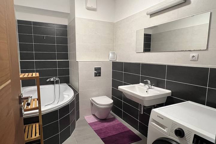 Entire apartment, Jegeho 1-bedroom apartment in Bratislava with Wifi in Bratislava, Bratislava region