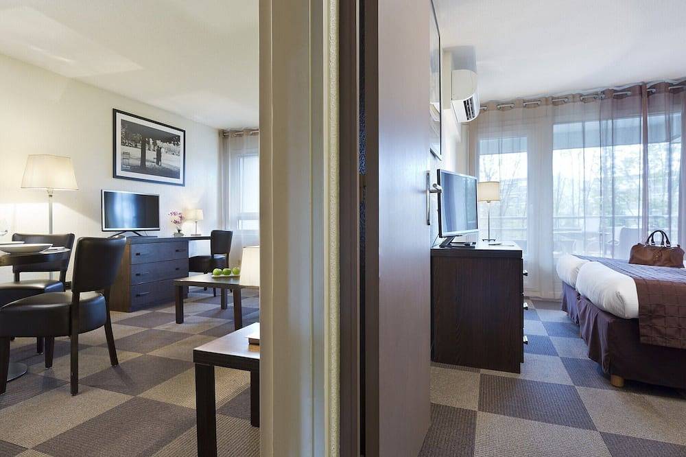 Entire apartment, Apartment with pool/park view in Ferney-Voltaire, Gex