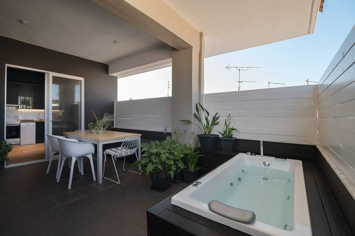 Location de vacances pour 6 personnes, avec balcon/terrasse et jacuzzi, adapté aux familles à Calamata - 2