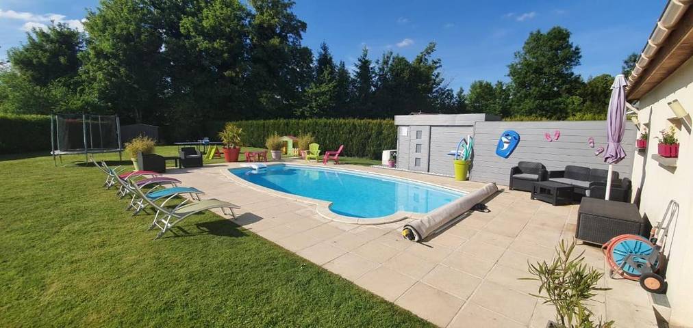 Chambre d’hôte pour 3 personnes, avec Terrasse ainsi que Jardin et Piscine à Saint-Riquier