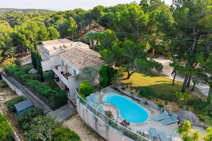 Appartement de vacances pour 4 personnes, avec terrasse ainsi que jardin et piscine, animaux acceptés