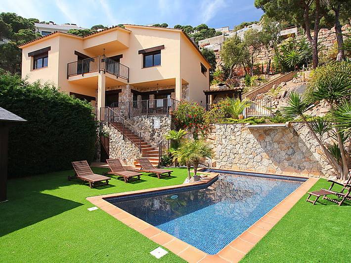 Gîte pour 8 personnes, avec jardin et terrasse