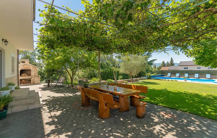 Gemütliche 21 m² große Ferienwohnung mit WLAN, Pool und Terrasse in Imotski, Makarska Riviera