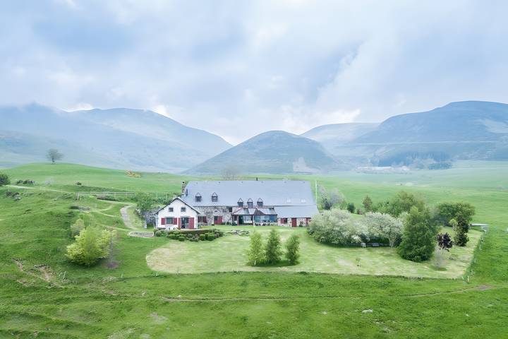 Location de vacances pour 4 personnes, avec jardin, adapté aux familles à Chambon-sur-Lac - 3