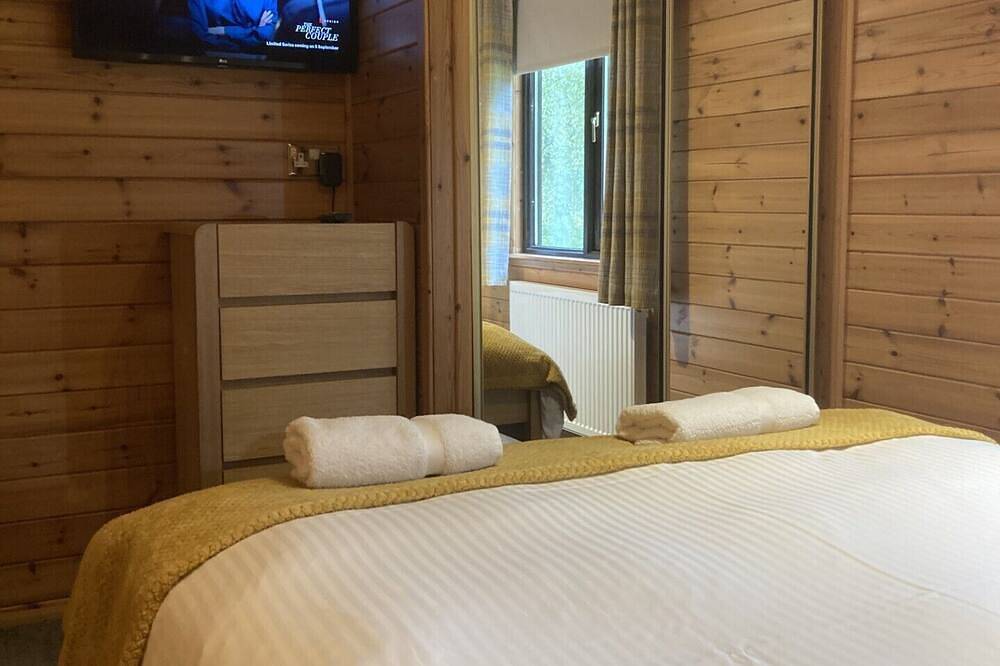 Lomond Lodge 20, Luxury Log cabin on the banks of Loch Lomond in Loch Lomond, Stirling region