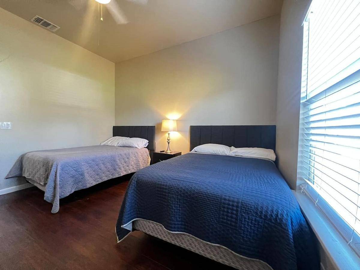 Cozy Room 2 Full Beds near Frost Bank Stadium Wb2 in San Antonio, Bexar County