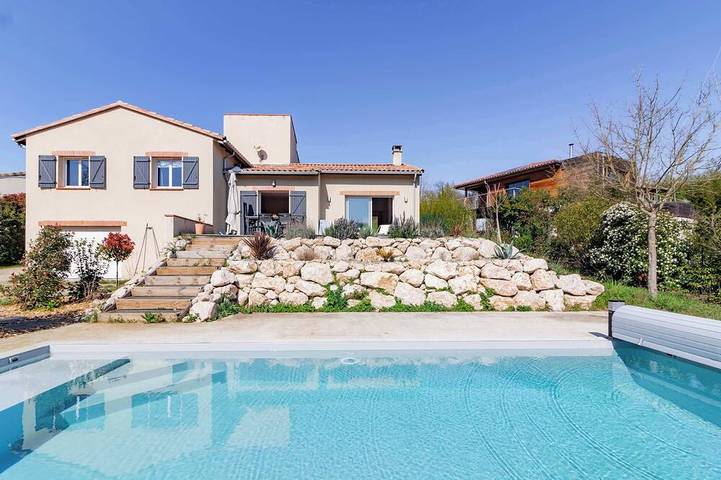 Location de vacances pour 8 personnes, avec piscine ainsi que jardin et balcon à Mondonville (homonymie)