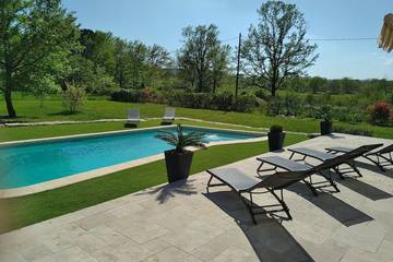 Gîte pour 6 personnes, avec jardin et terrasse à Tourrettes