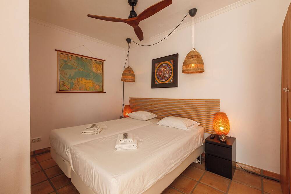 Boutique back house in Andalusian  town home in wonderful Pizarra with Ac in Pizarra, Málaga Provincie