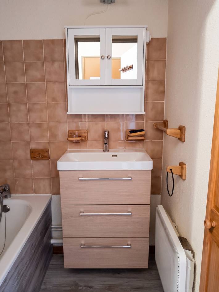 Apartamento entero, Apartamento cómodo con vistas a la montaña in Notre-Dame-de-Bellecombe, Albertville region