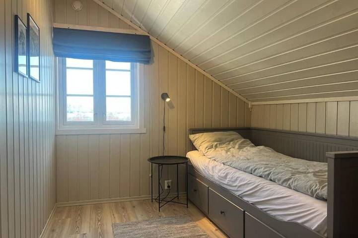 Centrally Located Cabin by the Sea in Sortland