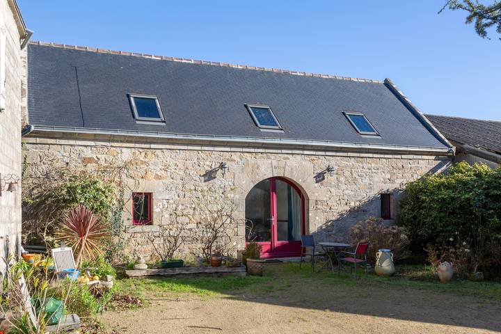 Location de vacances pour 4 personnes, avec jardin à Cléden-Cap-Sizun