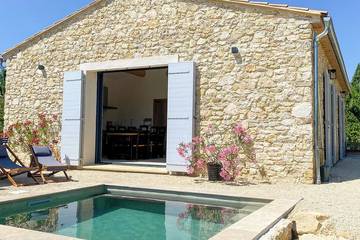 Location de vacances pour 4 personnes, avec jardin et terrasse à Rustrel