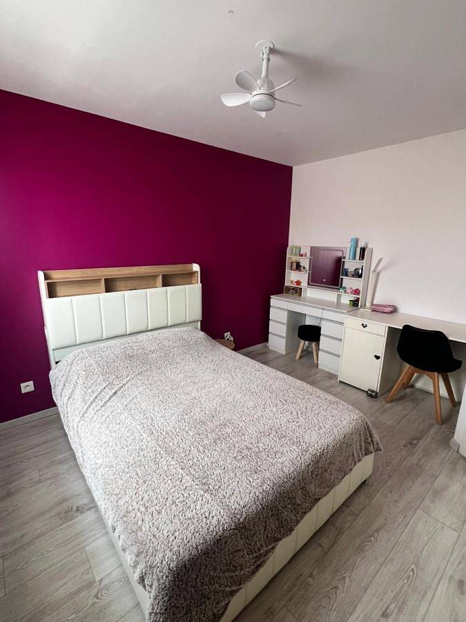 Appartement de vacances entier, Chambre double proche du circuit in Changé, Sarthe