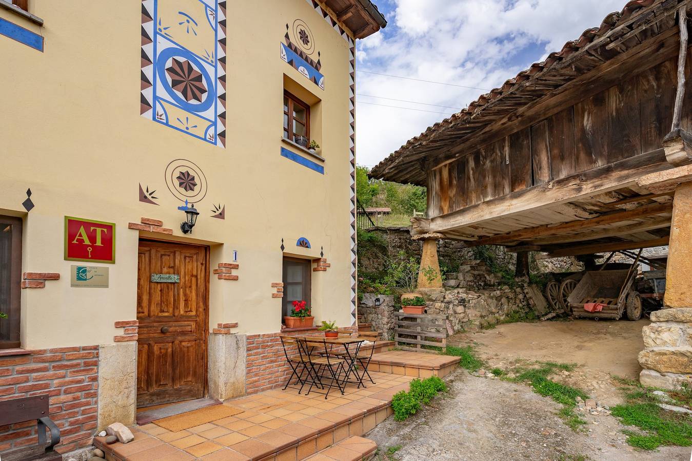Ganze Wohnung, Ferienwohnung 'Florenta A1' mit Bergblick, privater Terrasse und Wi-Fi in Cangas de Onís, Costa Verde (Spanien)