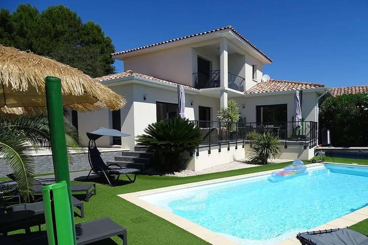 Location de vacances pour 8 personnes, avec jardin et jacuzzi, animaux acceptés à Tourbes