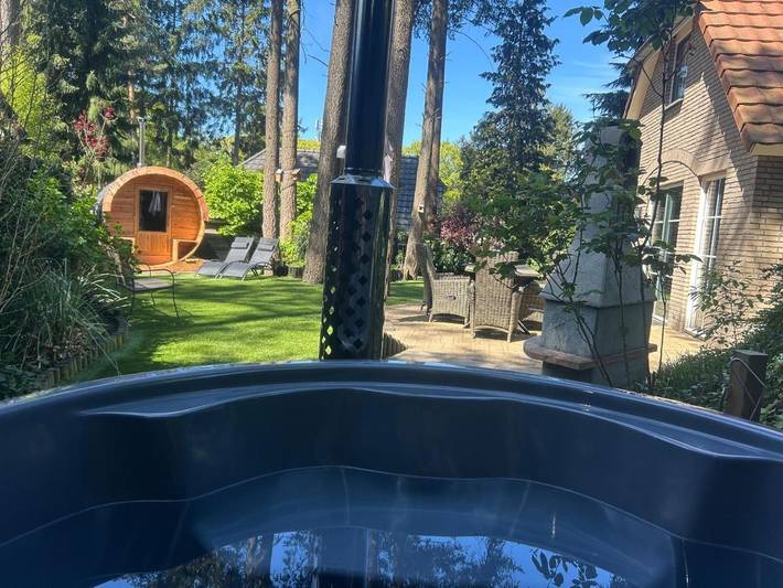 Ferienhaus für 5 Personen, mit Whirlpool und Terrasse sowie Garten und Pool