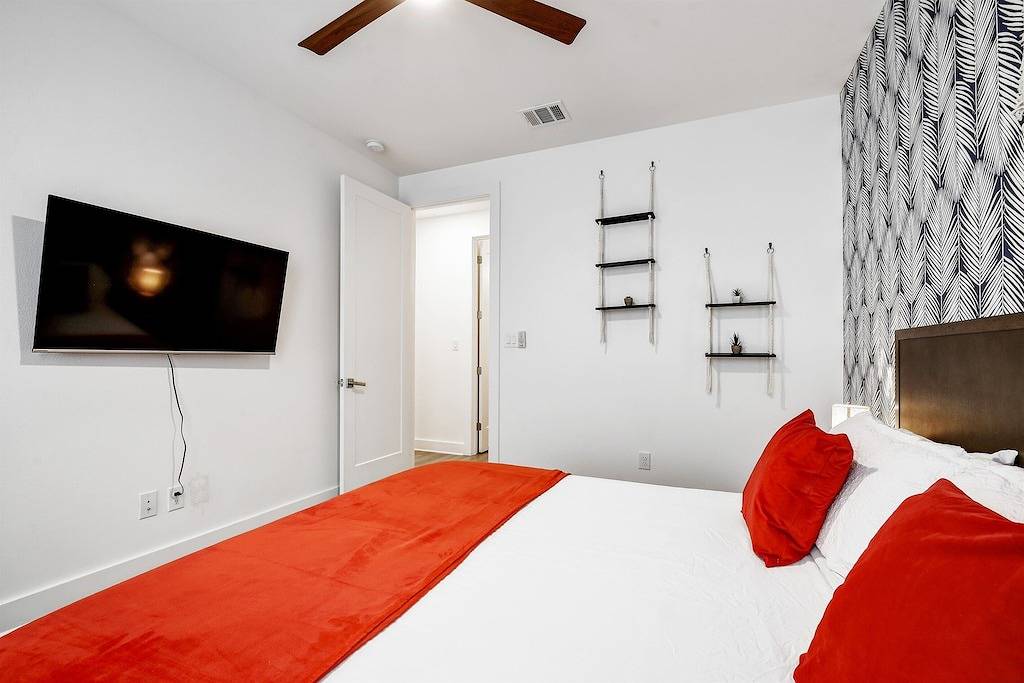 Stay in Luxury @ The Pearl ~ .5M to Riverwalk in San Antonio, Bexar County