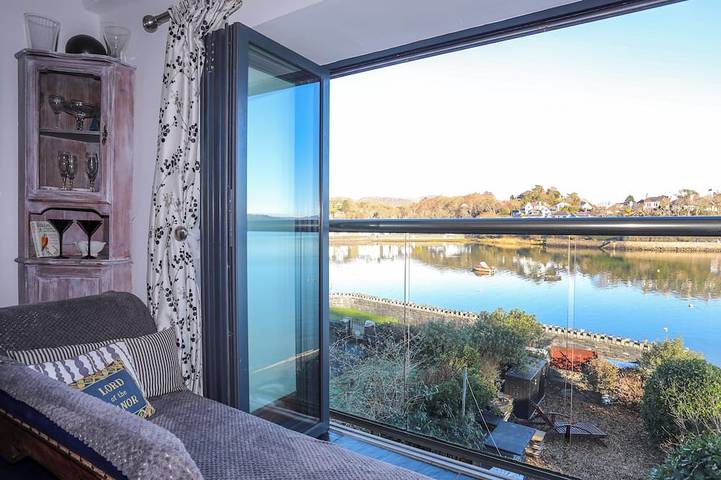 Cottage for 4 people, with garden, with pets in Borth-y-Gest
