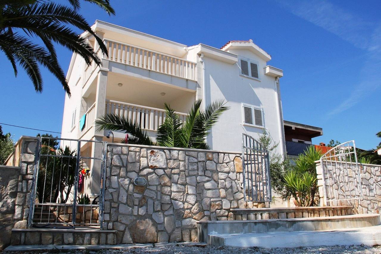Ganze Wohnung, 2-Zimmer-Ferienwohnung am Strand Arbanija, Ciovo A-14825-c in Ciovo
