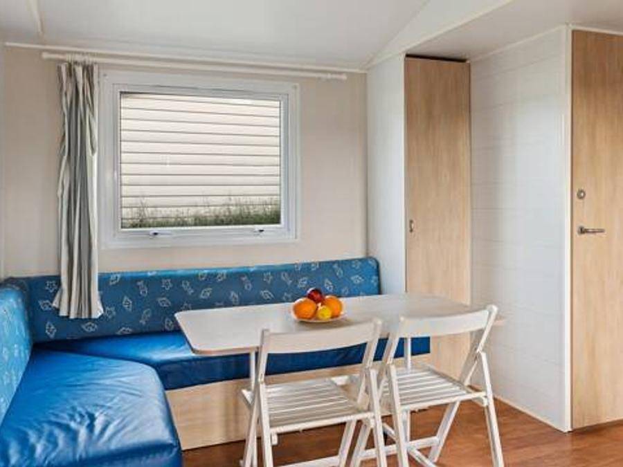 Camping Les Salins de la Gardiole (Anciennement L'Europe) - Mobilhome 6 personnes - Classique | 3 Chambres | 6 Couchages | Terrasse semi-couverte | 1 Salle de bain | Climatisation in Vic-la-Gardiole, Côte d'Améthyste
