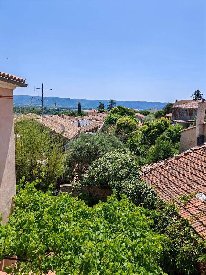 Triple Room with Private Bathroom in Volx, Parc naturel régional du Luberon