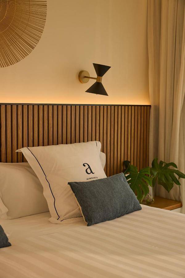 Hotel para 10 personas, con jardín y piscina, Se admiten mascotas - 1