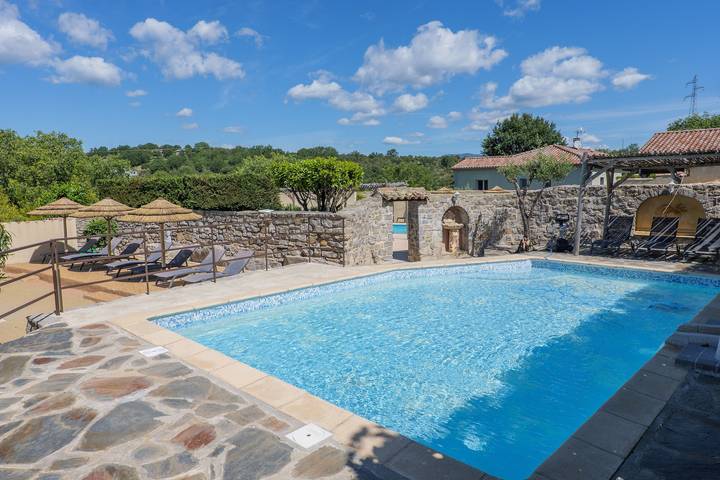 Gîte pour 9 personnes, avec bassin pour enfant et jardin, adapté aux familles à Joyeuse - 2
