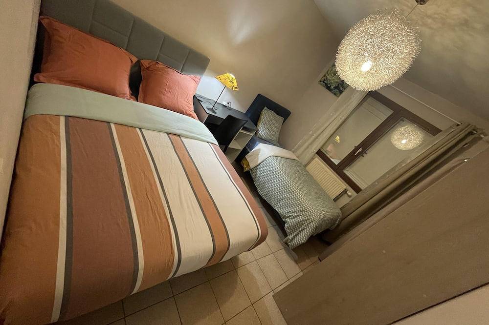 10 minutes from downtown and the train station; reverse duplex awaits you! in Bourgoin-Jallieu, Región de La Tour-du-Pin
