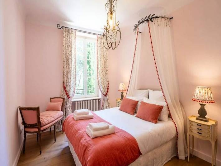 Gîte pour 16 personnes, avec piscine ainsi que terrasse et jardin, adapté aux familles à Ventabren - 3