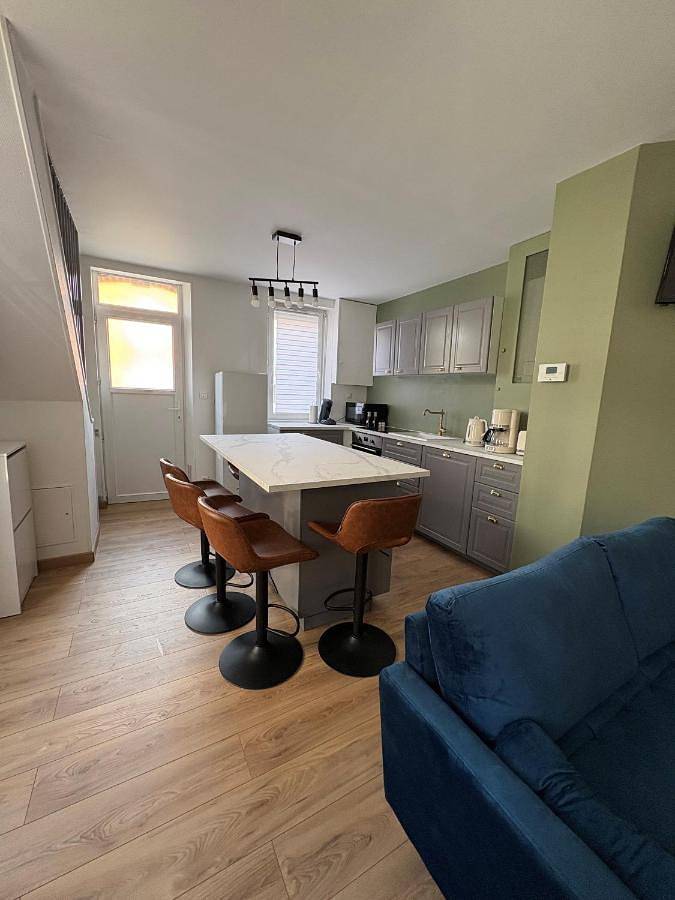 Location de vacances pour 5 personnes, avec jardin ainsi que vue et piscine à Acquigny - 4