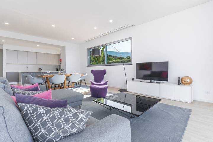 Location de vacances pour 6 personnes, avec jardin et piscine ainsi que vue et vue sur l’océan dans Estreito da Calheta - 3