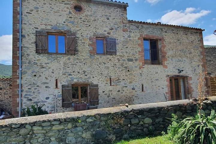 Gîte pour 10 personnes, avec jardin à Joch
