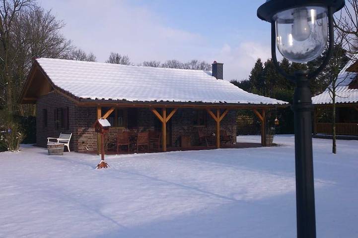Location de vacances pour 2 personnes, avec terrasse et jardin à Rhauderfehn