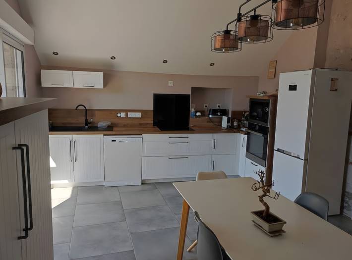Casa vacacional 'Super Gîte' con terraza privada, jardín privado y Wi-Fi in Vineuil, Región de Blois