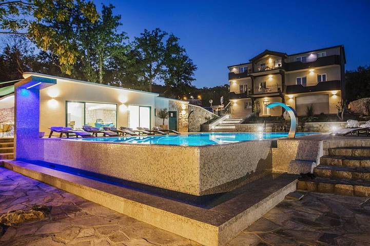 Villa für 16 Personen, mit Sauna und Whirlpool sowie Garten - 1