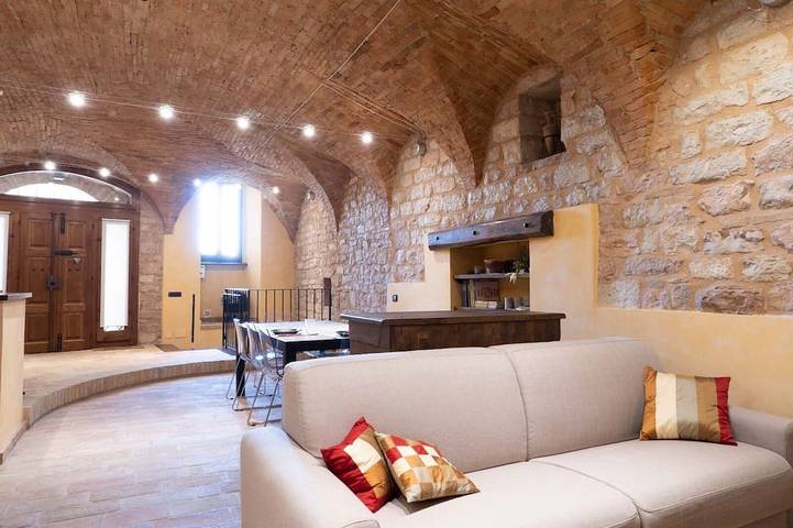 Appartamento intero, Charming loft di mattoni e pietra in una Cappella Seicentesca del centro storico in Spello, Perugia e dintorni
