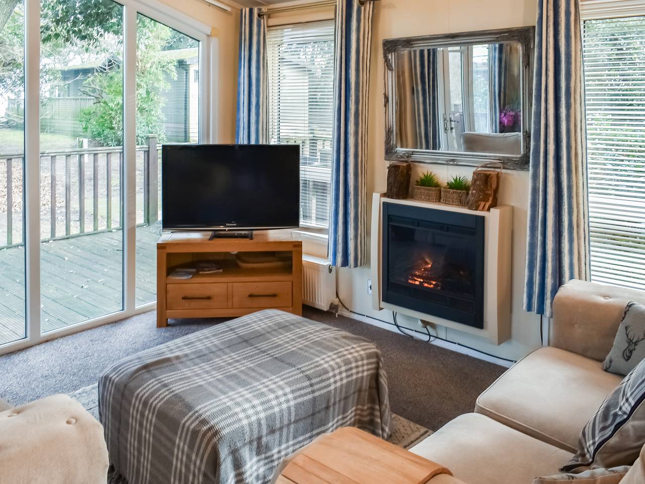 Azure Retreats - Beautiful Sea View - Uk48810 in Lowestoft, Sunrise Coast