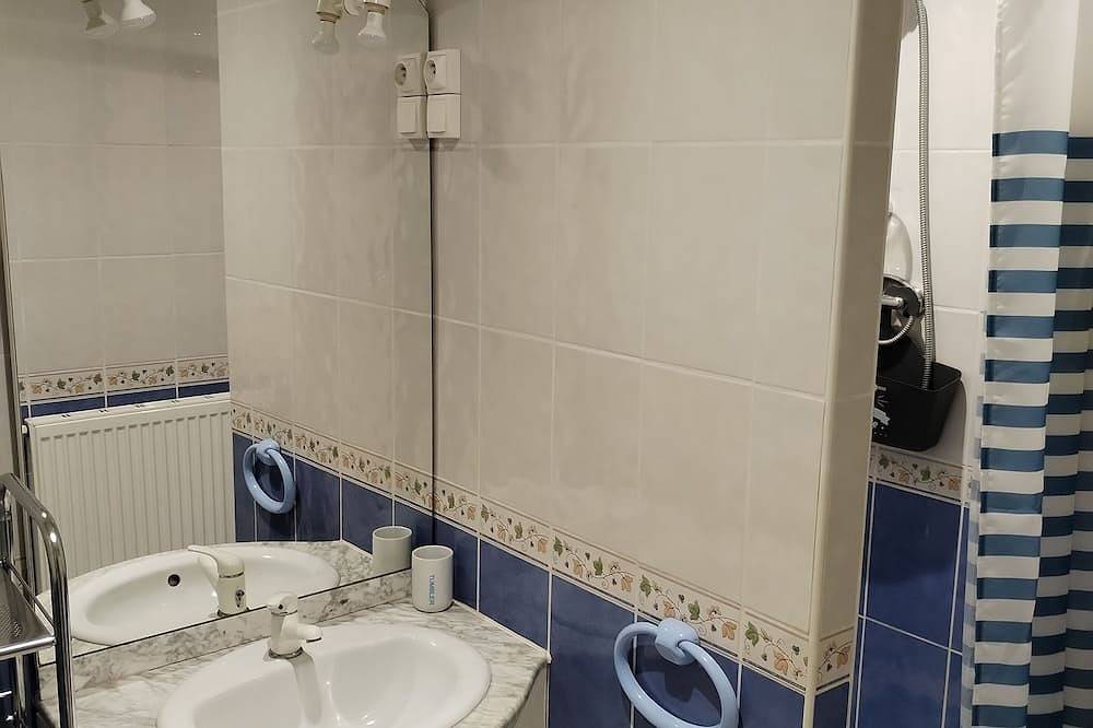 Appartement entier, Appartement en rez de jardin arborée + Piscine in Orange, Vaucluse