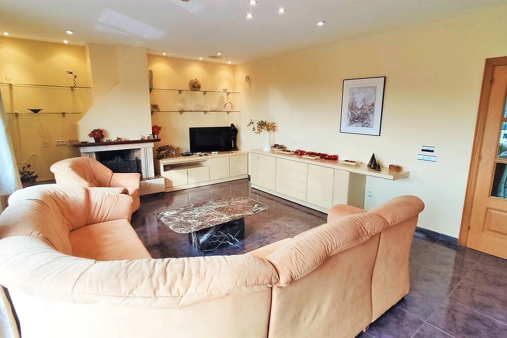 Villa Carolina, Privatpool, Grill, Meerblick, Parkplatz, Partyraum, Billard in Mataró, Costa del Maresme