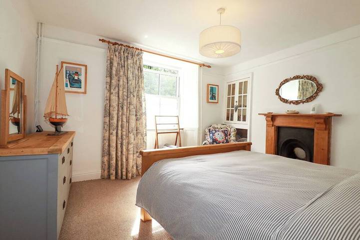 Dolphin Cottage, pet friendly, character holiday cottage in Flushing in Flushing, Cornwall