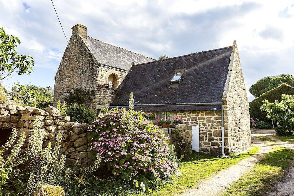 Armor\" apartment in 18th century house 5 min. from sandy beaches in Carnac, Côte des Mégalithes
