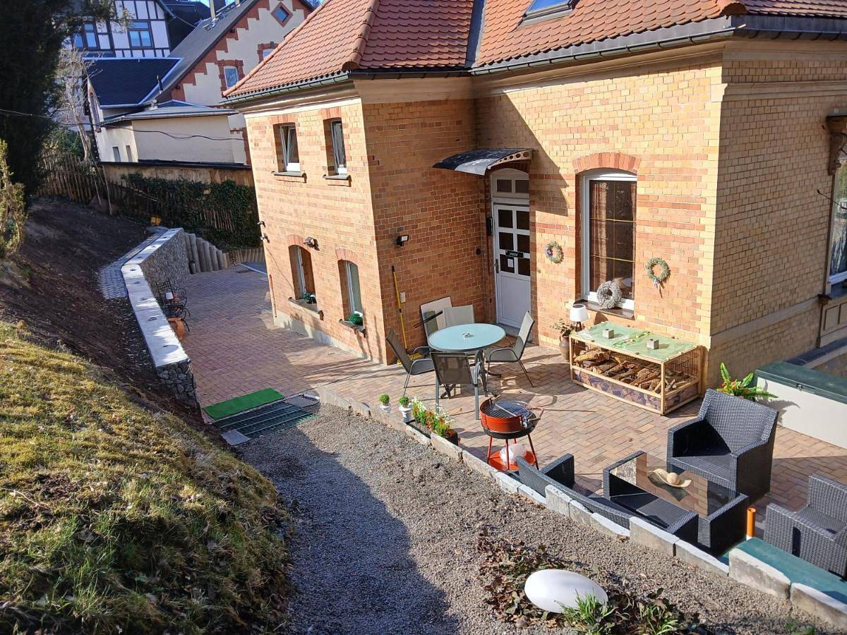 Ganze Wohnung, Two-Bedroom Apartment with View in Aue, Erzgebirge