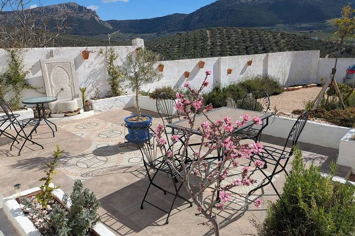 Apartamento para 2 personas, con jardín y balcón, Se admiten mascotas en Villanueva del Trabuco