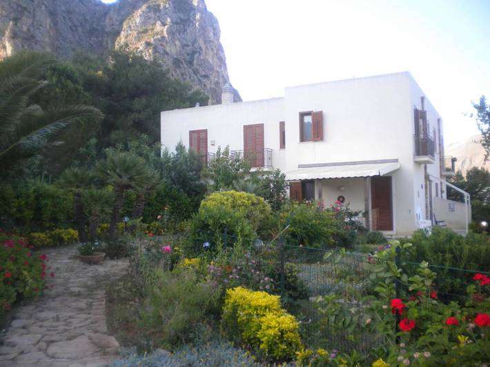 Gîte pour 4 personnes, avec vue ainsi que jardin et terrasse dans Macari - 3