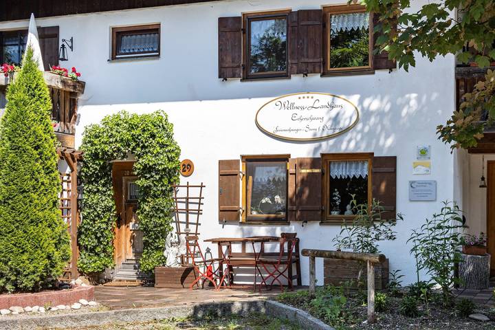 Geheel appartement, Appartement 'Landhaus Echerschwang2' met Privéterras, Gedeelde Tuin en Wi-Fi in Bernbeuren, Romantische Straße