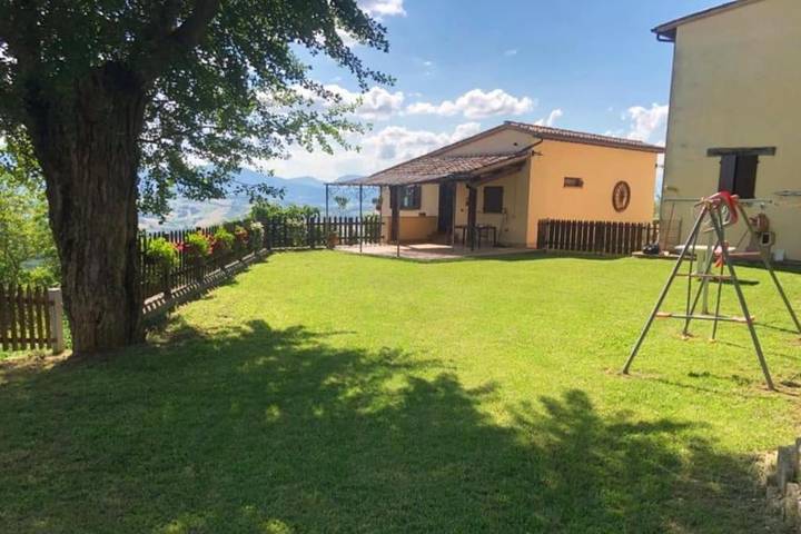 Casa vacanza per 6 persone, con Giardino e Panorama a Matelica